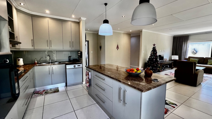 3 Bedroom Property for Sale in Earls Court Lifestyle Estate Western Cape